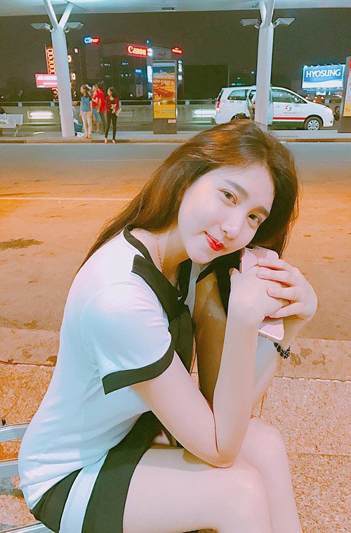 ... Mọi người gọi em l&agrave; n&agrave;ng ti&ecirc;n xinh đẹp nhất trong nh&agrave; nhưng em lại thấy, trong nh&agrave; mẹ mới l&agrave; n&agrave;ng ti&ecirc;n xinh đẹp nhất, Nhi n&oacute;i