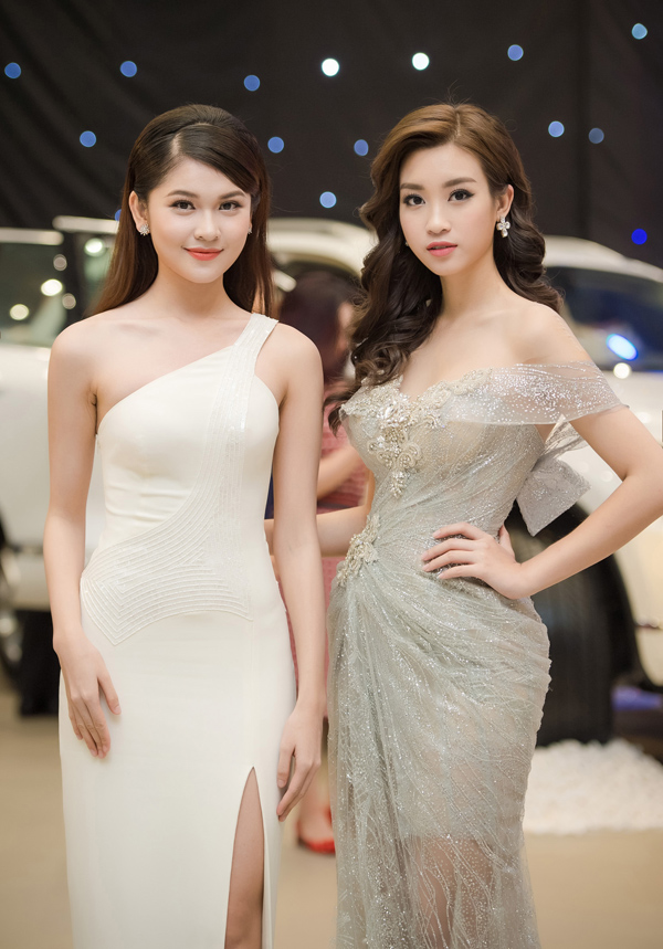 Thùy Dung - Mỹ Linh tươi tắn đọ sắc khi hội ngộ. Sau cuộc thi, Top 3 Hoa hậu Việt Nam 2016 luôn giữ tình bạn đẹp, thân thiết.