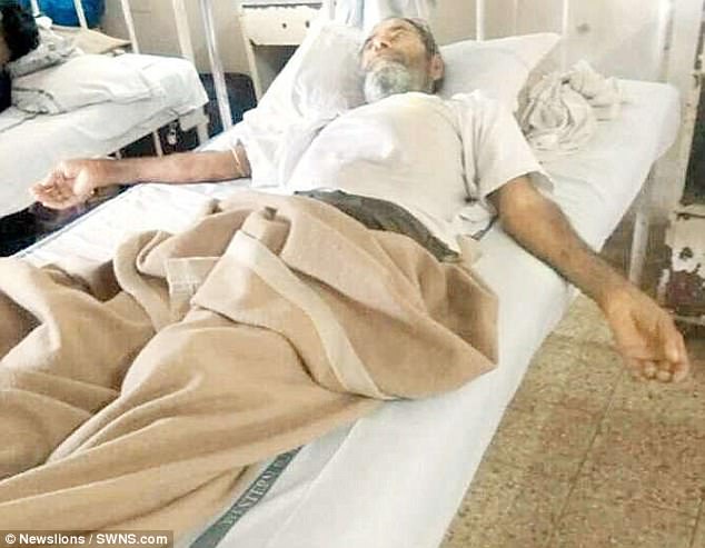 
&Ocirc;ng Badrilal trong qu&aacute; tr&igrave;nh điều trị. (Ảnh: dailymail)
