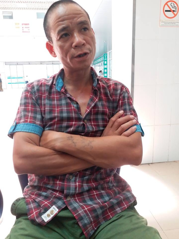 Ông Cường, bố Nguyễn Duy Tiến rất lo lắng bởi những di chứng của con sau vụ bỏng.