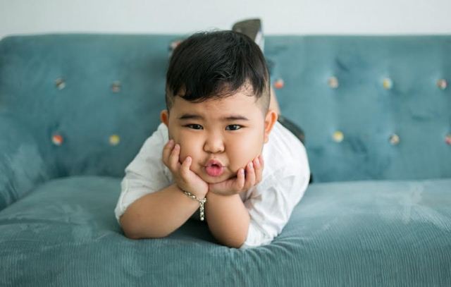 Năm 2015, Ku Tin trở th&agrave;nh một hiện tượng mạng với fanpgae sở hữu h&agrave;ng trăm ng&agrave;n th&agrave;nh vi&ecirc;n. Cậu b&eacute; ghi đậm dấu ấn trong l&ograve;ng c&ocirc;ng ch&uacute;ng khi thuộc rất nhiều b&agrave;i h&aacute;t v&agrave; thể hiện c&ugrave;ng vũ đạo v&ocirc; c&ugrave;ng dễ thương.