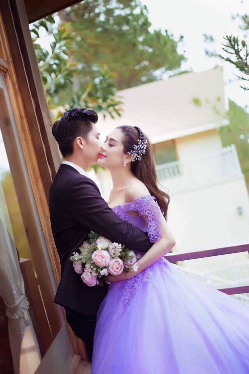 Theo chia sẻ của Lâm Khánh Chi , ngày 16 - 17.11 tới đây, cô và vị hôn phu sẽ thực hiện bộ cảnh cưới tại Đà Nẵng.