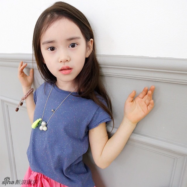 
Olivia chỉ cần nh&aacute;y mắt ch&uacute;t th&ocirc;i l&agrave; c&ograve;n hơn cả c&aacute;c si&ecirc;u sao ấy chứ.
