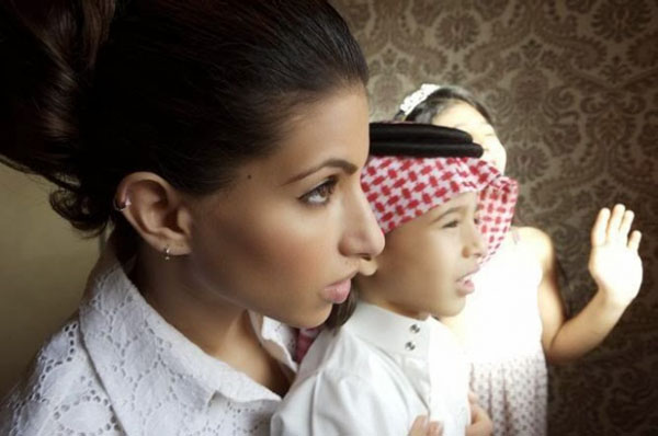 
Deena kết hôn với hoàng tử Saudi Abdulaziz bin Nasser bin Abdulaziz Al Saud và sinh được ba con, gồm một con gái và hai con trai sinh đôi.
