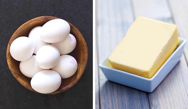 Nếu bạn muốn có môt lớp bột làm bánh hoàn hảo, hãy làm theo quy tắc đơn giản là lấy bơ và trứng ra khỏi tủ lạnh vào đêm trước để cho chúng đạt đến nhiệt độ phòng. Sau đó mới sử dụng để cho vào bột bánh, hiệu quả khiến bạn bất ngờ.