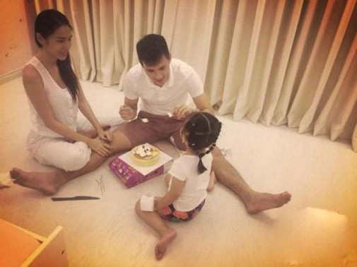Bánh Gạo có một cuộc sống đầy đủ, sung túc với bố mẹ là những người nổi tiếng