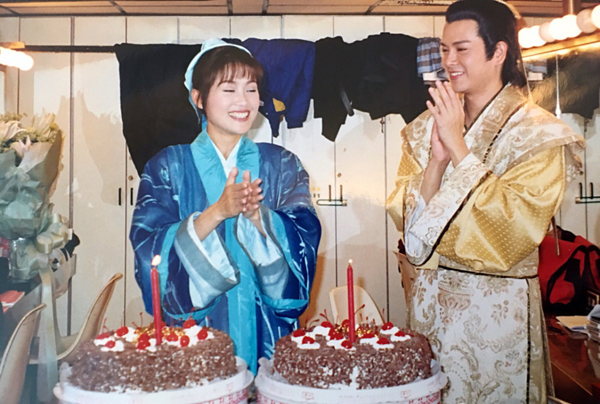 
Sau khi phim thành công, một năm sau, Tiểu Băng và Gia Huy cũng nên duyên vợ chồng.
