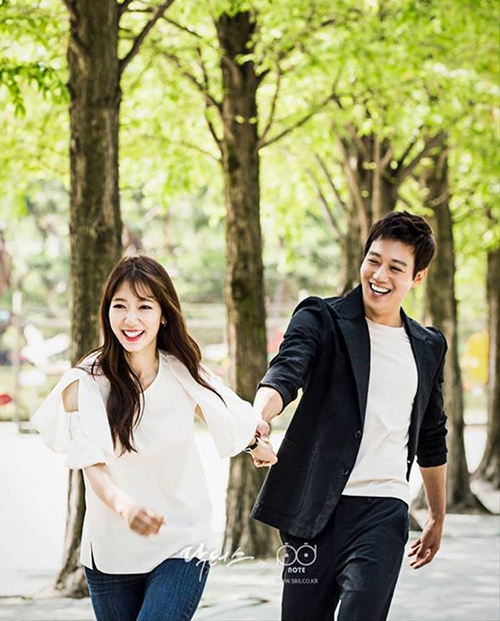 Kim Rae Won và Park Shin Hye gây ấn tượng với phim Chuyện tình bác sĩ.