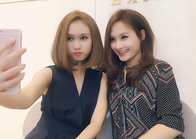  Ở ngoài đời, Hương Giang và Bảo Thanh - người thủ vai Minh Vân trong phim Sống chung với mẹ chồng khá thân thiết. Hương Giang chia sẻ cô và Bảo Thanh cùng thẳng tính nên rất hợp nhau. Hai người thỉnh thoảng đi ăn, đi cà phê chung mỗi khi có thời gian. 