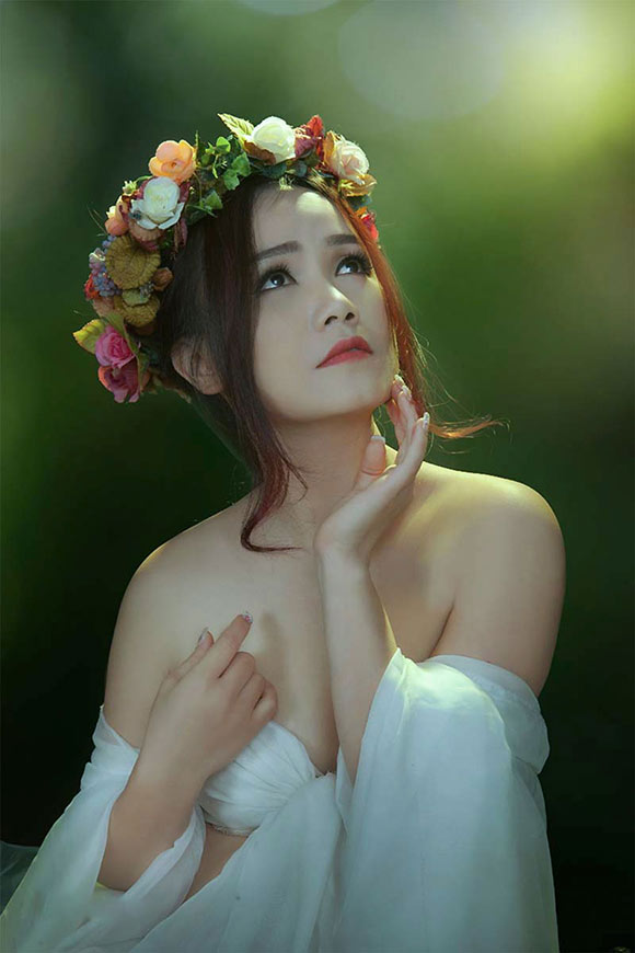 Hoàng Yến trong bộ ảnh chụp studio gây choáng.
