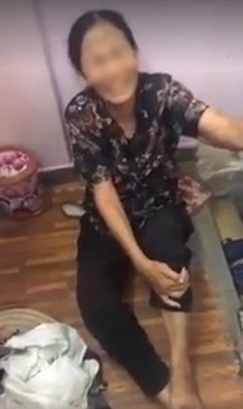 Sau khi bị bắt, b&agrave; li&ecirc;n tục kh&oacute;c v&agrave; n&oacute;i m&igrave;nh bị thần kinh.