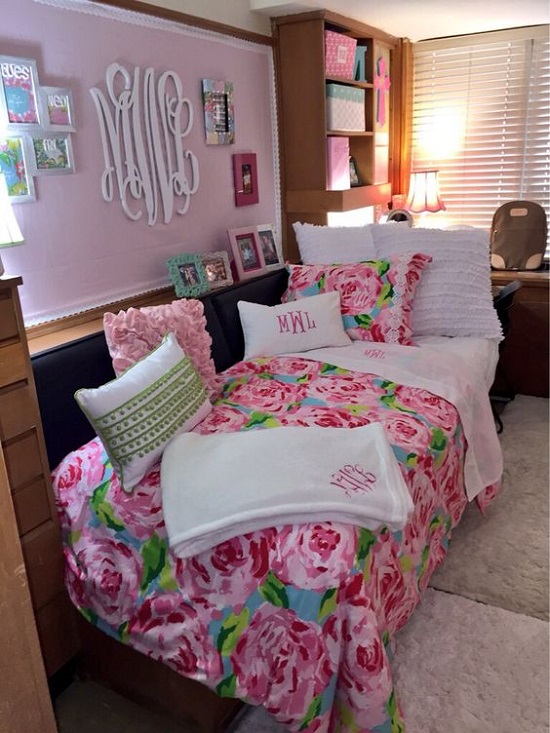 Căn phòng màu hồng đầy nữ tính này được một sinh viên Đại học Công nghệ Texas tự tay trang trí.