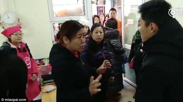 Hiệu trưởng trường mầm non cho biết, gi&aacute;o vi&ecirc;n bị buộc tội ngược đ&atilde;i chỉ l&agrave; thực tập sinh.