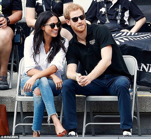 Harry và Meghan cùng nhau đi xem một trận thi đấu tennis của VĐV khuyết tật trong khuôn khổ Invictus Games 2017 hồi tháng 9 ở Toronto, Canada.  Ảnh: Reuters