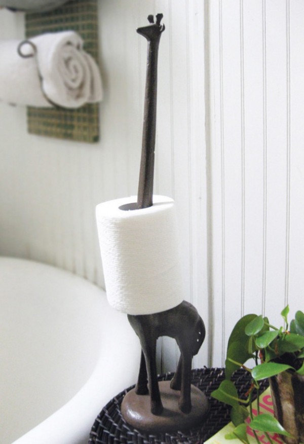 Sử dụng chú hươu cao cổ này để đựng cuốn giấy vệ sinh của bạn thì còn tuyệt vời hơn nữa. Bạn sẽ giúp không gian nhà mình trở nên sinh động hơn rất nhiều.