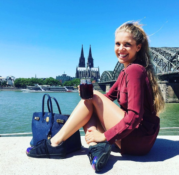 
Sau nhiều phấn đấu, c&ocirc; cũng c&oacute; chỗ đứng trong showbiz.
