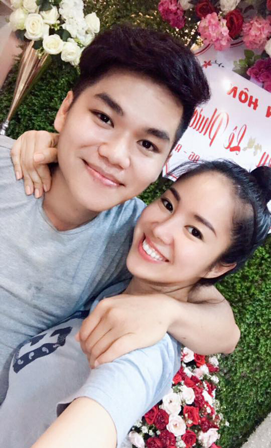 Mối tình của họ từng gặp phải sự ngăn cản từ gia đình hai bên. Tuy nhiên, cặp đôi đã chứng minh được tình yêu chân thành và nhận được sự chúc phúc của mọi người.