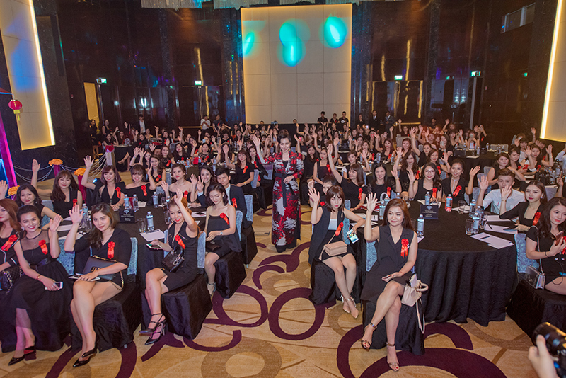 Ngọc Phấn Tình - Bước chuyển mình của một thương hiệu tiềm năng, chỉ sau 2 ngày ra mắt đã cán mốc 18 tỷ đồng.