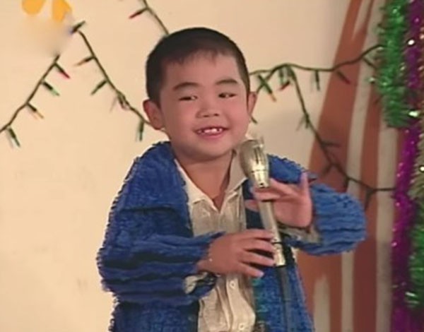 Năm 2004 - 2005, giới trẻ khi đó không ai không biết Bé Châu. Việc một cậu bé 4-5 tuổi nhảy và hát những ca khúc của người lớn một cách hấp dẫn nhanh chóng khiến ai nấy đều phải chú ý. Thậm chí, đông đảo người hâm mộ còn gọi Bé Châu là một thần đồng âm nhạc.