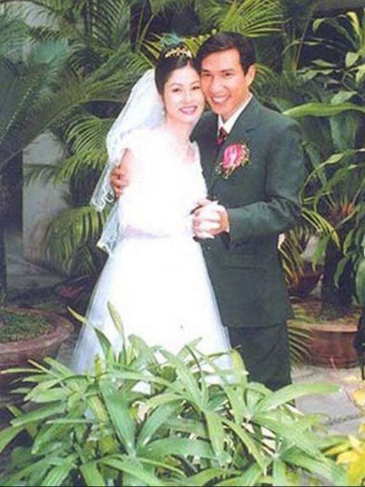 Nghệ sĩ hài Quang Thắng và vợ.