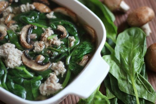 Rau chân vịt nấu thịt.