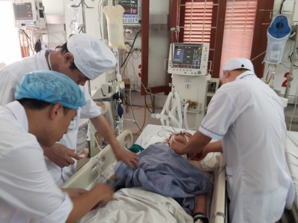 Chị Th. đang được điều trị tích cực tại Bệnh viện Hữu nghị Việt Tiệp TP. Hải Phòng. Ảnh: B.Phong