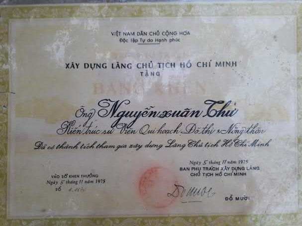 KTS Nguyễn Xu&acirc;n Thử được nhận bằng khen v&igrave; c&oacute; th&agrave;nh t&iacute;ch tham gia x&acirc;y dựng Lăng B&aacute;c