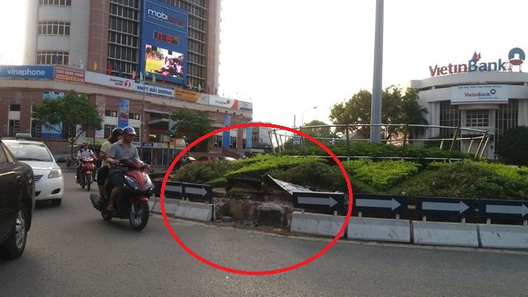 Vị trí chiếc xe ô tô của Viện trưởng Viện kiểm soát huyện Kinh Môn gây tai nạn. Ảnh: Đ.Tuỳ