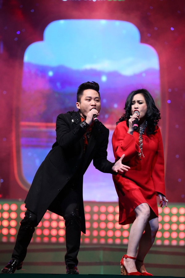 
Thanh Lam - Tùng Dương là hai ca sĩ nhạc nhẹ hàng đầu với chất giọng giàu kỹ thuật và nhiều cảm xúc.
