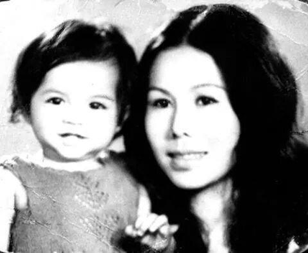 
Thanh Tuyền và con gái nhỏ.
