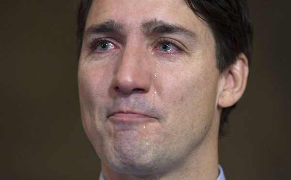 
Không chỉ có những khoảnh khắc yêu đời, vui tươi, trong cuộc sống, truyền thông Canada cũng ghi lại được khoảnh khắc đau buồn của Thủ tướng. Đây là phút giây Thủ tướng Canada đã khóc vì mất đi người bạn thân.
