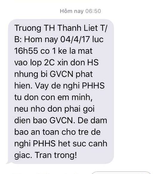 
Trường tiểu học Thanh Liệt nhắn tin cảnh báo phụ huynh học sinh về đối tượng lạ mặt đón học sinh.
