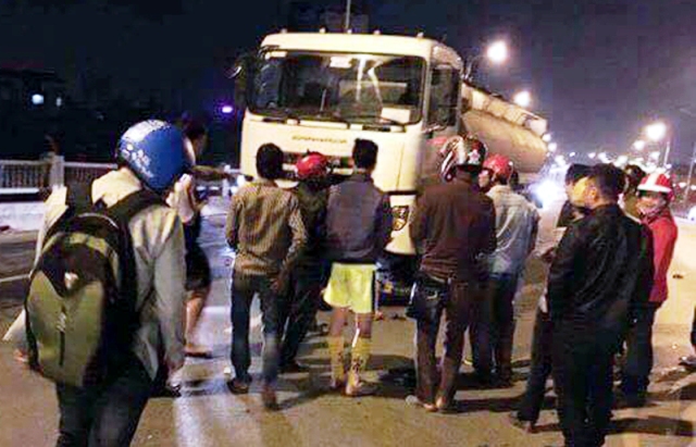 Vụ tai nạn khiến 3 thanh niên đi xe máy tử vong tại chỗ. Ảnh: CTV