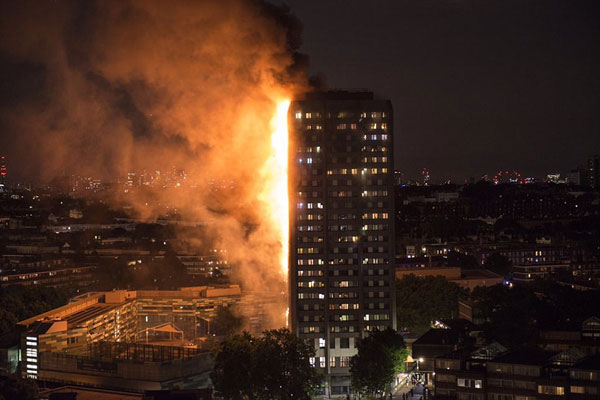 
Vụ hỏa hoạn lớn đã xảy ra tại tòa nhà 27 tầng ở phía Tây, thủ đô London.
