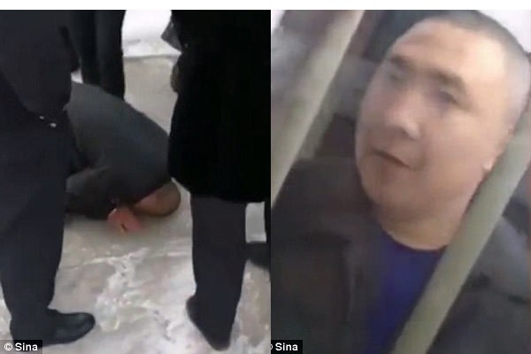 
Tử t&ugrave; quỳ lạy cha mẹ.

