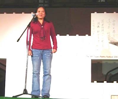 
Chị Phạm Thị Tường đọc thơ tại Đài Bắc
