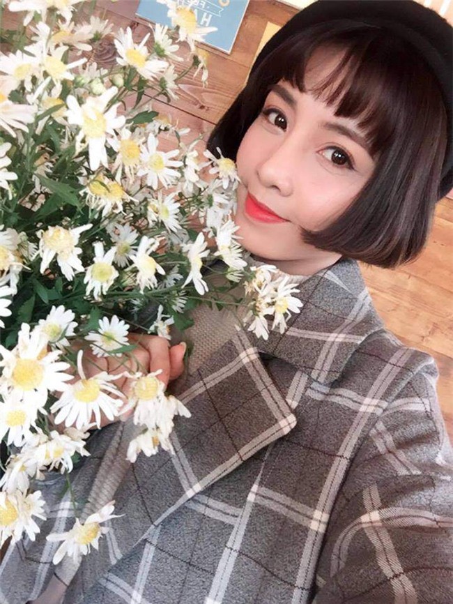 Trải qua khoản thời gian 2 tháng với những cuộc phẩu thuật từ nhỏ đến lớn như nâng mũi cấu trúc Sline, phẫu thuật hàm trên dưới và trị cau mày. Phượng đã và đang chạm tay đến hạnh phúc đời mình.