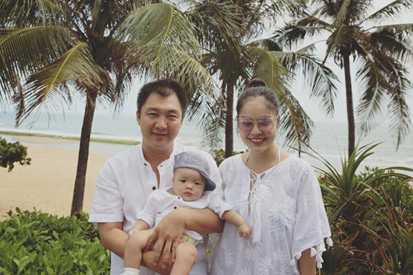 
Gia đình hạnh phúc của Dương Cẩm Lynh.
