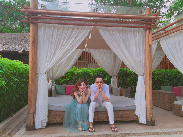 Không còn hờn giận, Việt Anh và Hương Trần giờ đây nồng nàn thắm thiết hơn.