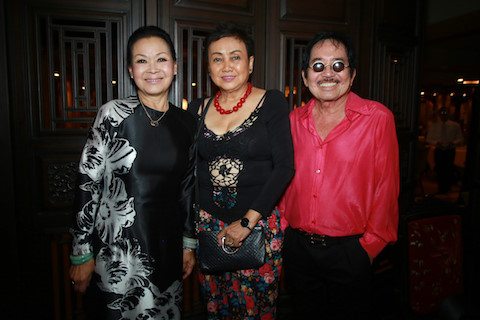 
Vợ chồng nhạc sĩ Vũ Xuân Hùng (phải) và danh ca Khánh Ly
