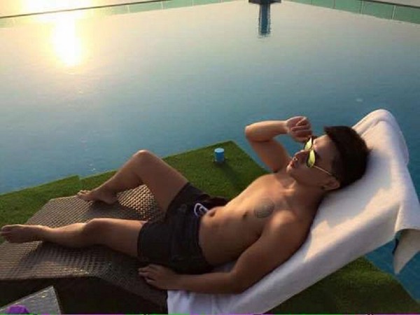Ratchadapong khoe body cân đối. Ảnh: dodenden