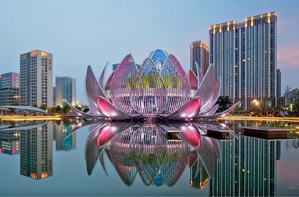 
Thành phố Thường Châu có tòa nhà Hoa sen là biểu tượng.

