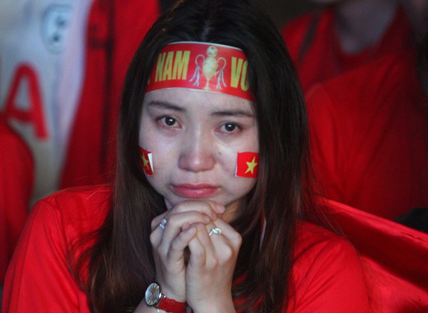 
Phút tiếc nuối của cổ động viên ở Quảng Nam. Ảnh: VnExpress
