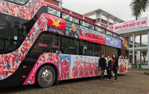 Các cầu thủ U23 Việt Nam sẽ diễu hành bằng xe buýt mui trần về trung tâm Hà Nội.