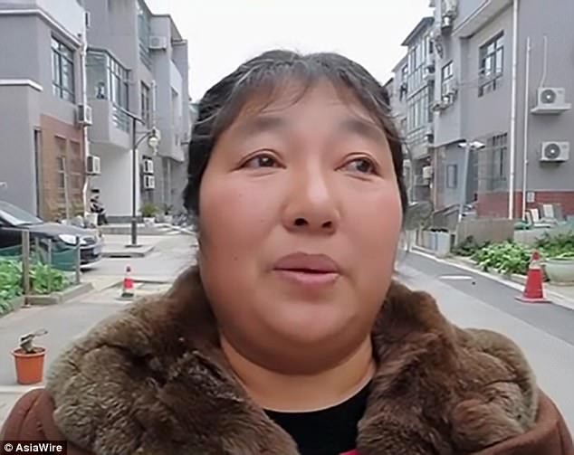 
Mẹ của Yan đ&atilde; xin mọi người ngừng chế giễu nhan sắc của con g&aacute;i.
