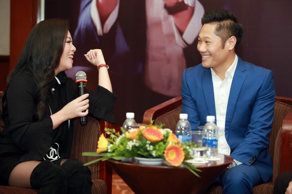 
Ca sĩ Đăng Thuật hợp t&aacute;c c&ugrave;ng ca sĩ Anh Thơ trong Về đ&acirc;y qu&ecirc; anh.
