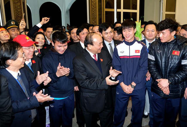 
Thủ tướng Nguyễn Xuân Phúc có cuộc gặp, chúc mừng thành công của đội tuyển U23 Việt Nam chiều tối qua, 28/1. Ảnh: Internet
