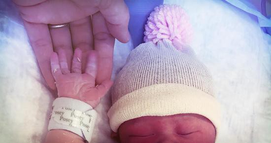 H&igrave;nh ảnh con g&aacute;i đầu l&ograve;ng được ca sĩ Đ&igrave;nh Bảo tiết lộ.