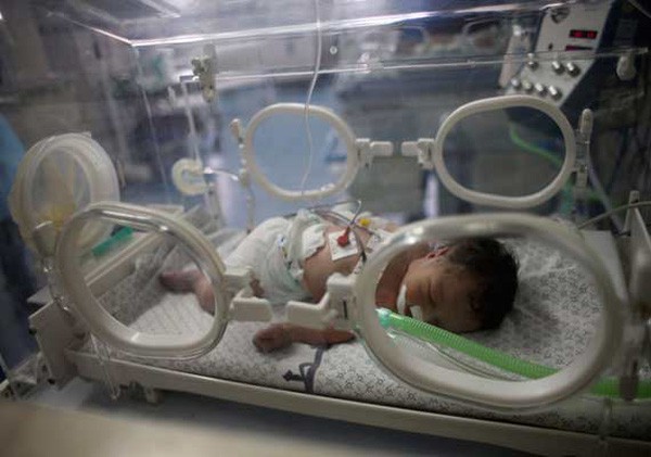 C&oacute; trường hợp em b&eacute; sống s&oacute;t khi mẹ đ&atilde; qua đời - Ảnh minh họa.