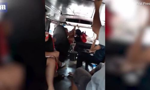 Vợ đánh ghen với bồ trên xe buýt ở Philippines